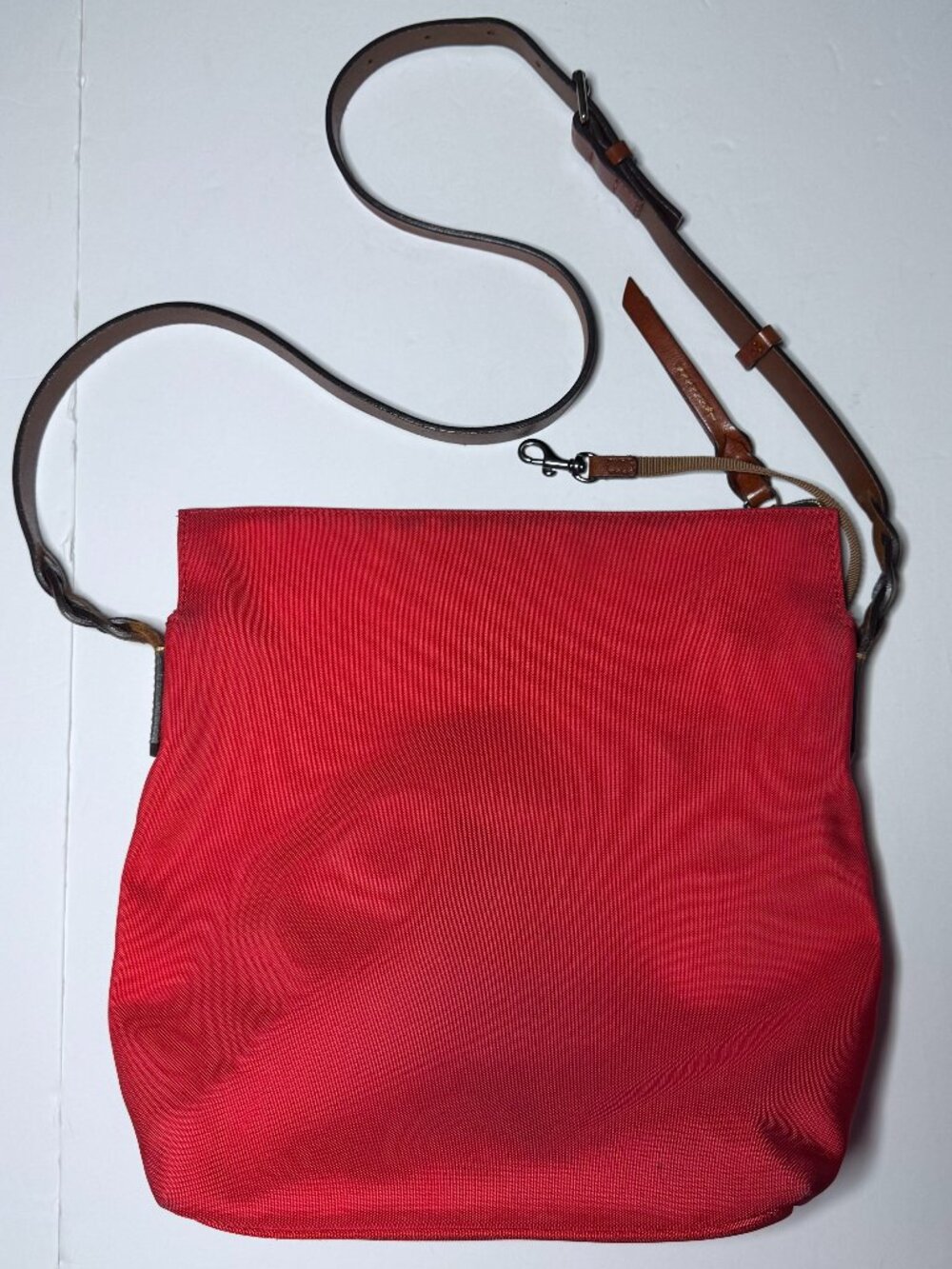 Dooney & Bourke Red Canvas Nylon Crossbody Bag Purse Leather Trim Adjustable - Picture 2 of 16